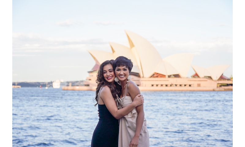H'hen Niê xinh đẹp hút mắt khi hội ngộ Hoa hậu Hoàn vũ Australia 2018